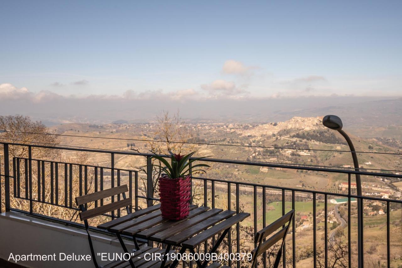 Rocca Di Cerere "Rocca Da Zeru" Apartments Ена Екстериор снимка