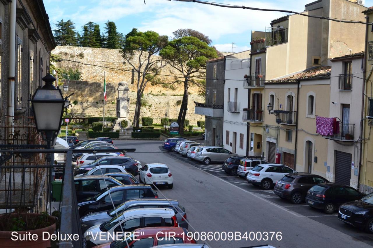 Rocca Di Cerere "Rocca Da Zeru" Apartments Ена Екстериор снимка