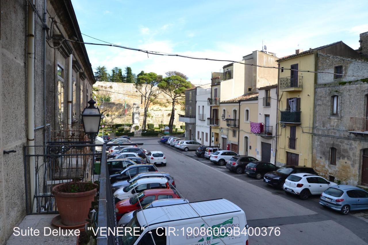 Rocca Di Cerere "Rocca Da Zeru" Apartments Ена Екстериор снимка