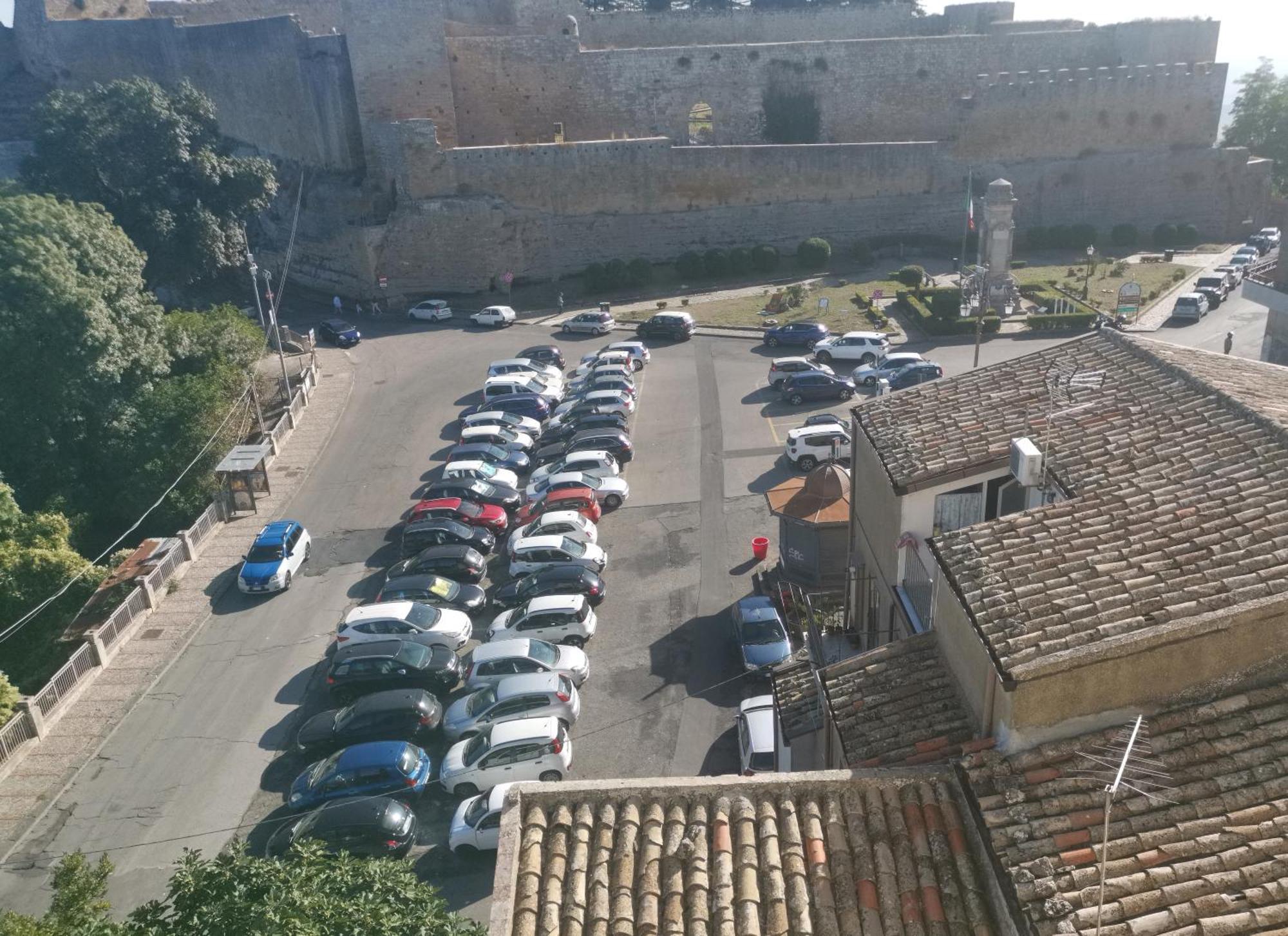 Rocca Di Cerere "Rocca Da Zeru" Apartments Ена Екстериор снимка