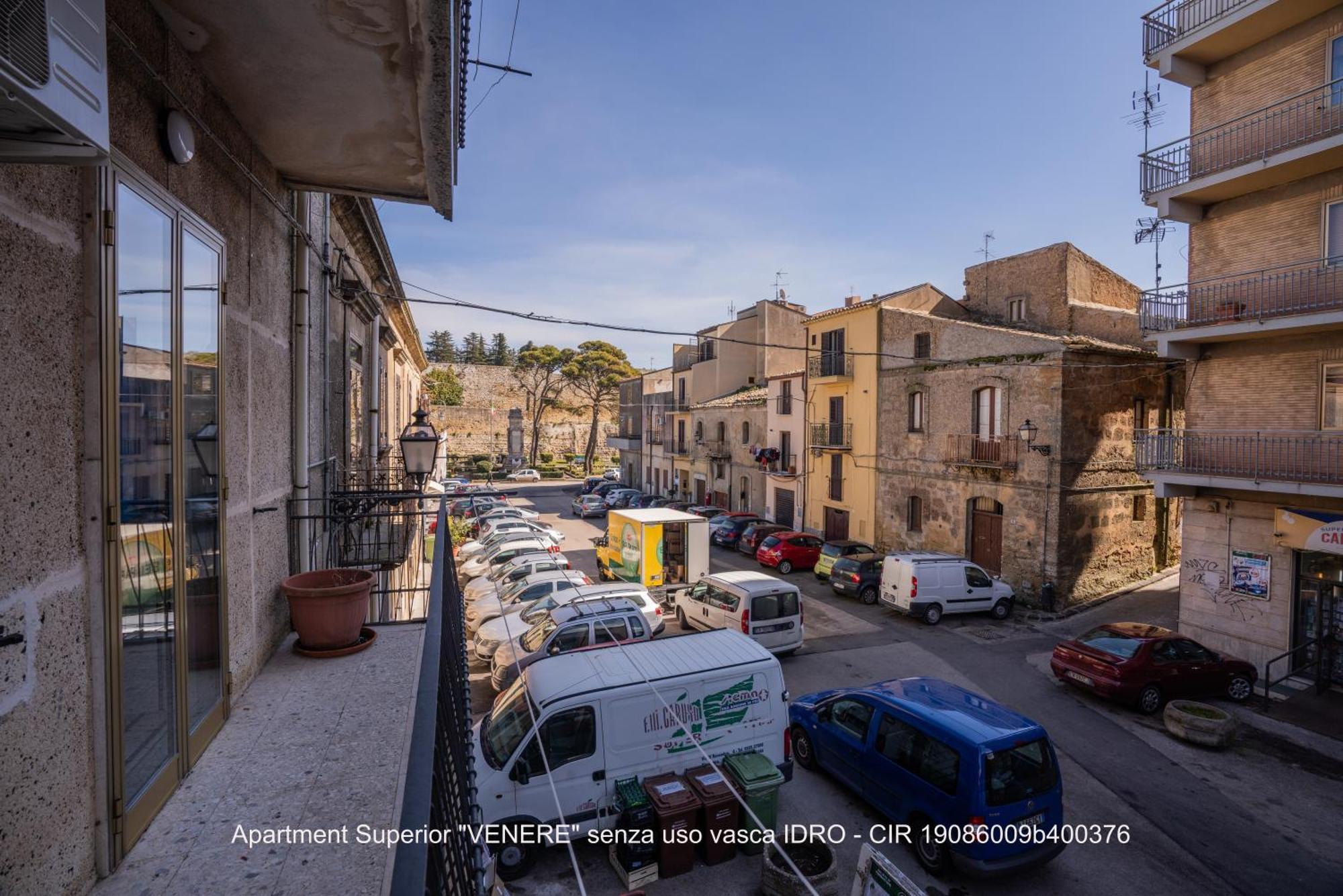 Rocca Di Cerere "Rocca Da Zeru" Apartments Ена Екстериор снимка